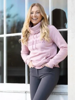 Le Mieux Adele Funnel Neck Sweat Pink Quartz 5 Le Mieux Adele Funnel Neck Sweat Pink Quartz -Fournitures Équestres Boutique 1g0a9579 copy