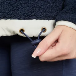 Toggi Spruce Shearling Jacket Navy/Stone -Fournitures Équestres Boutique Spruce Navy Detail 4 510x510 1