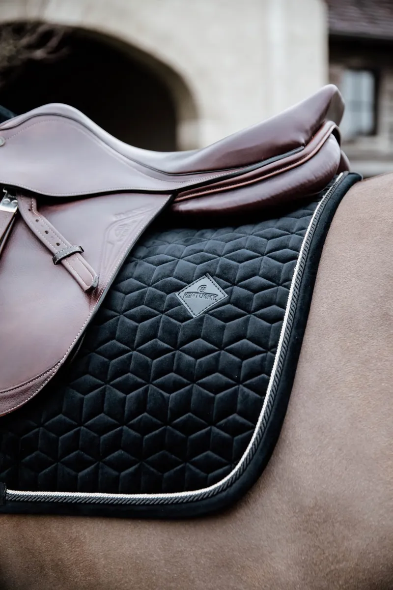 Kentucky Horsewear Kentucky Saddle Pad Basic Velvet Jumping Black 2 Kentucky Horsewear Kentucky Saddle Pad Basic Velvet Jumping Black – Image 2