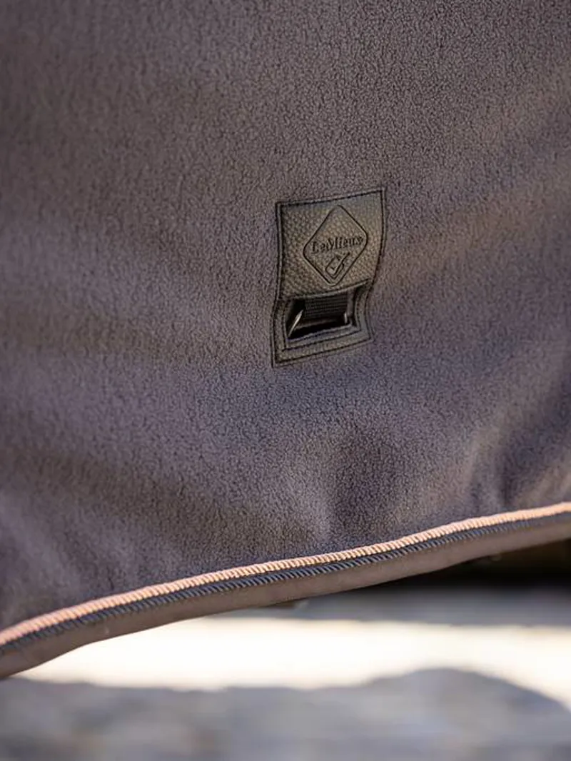 LeMieux Luxe Fleece Rug Graphite 3 LeMieux Luxe Fleece Rug Graphite – Image 3