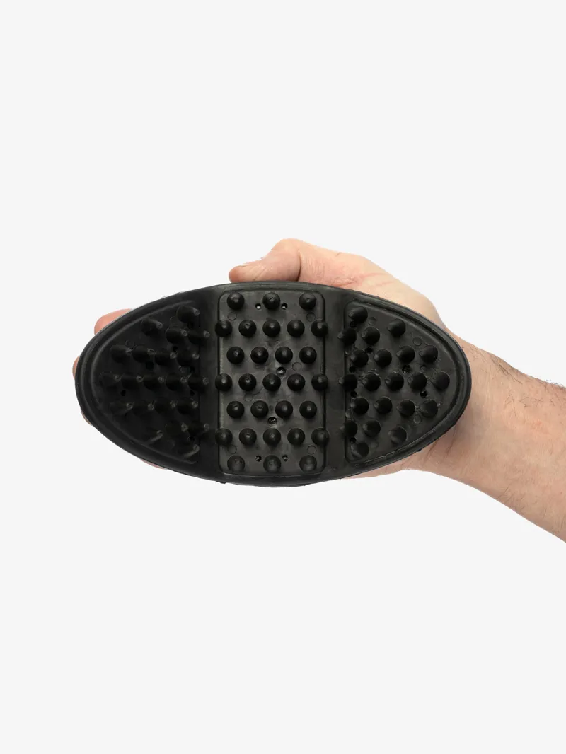 LeMieux Flexi Massage Comb Black 3 LeMieux Flexi Massage Comb Black – Image 3