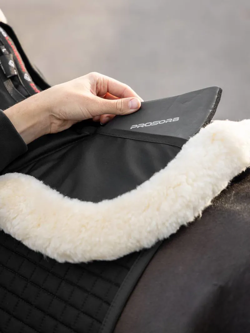 LeMieux ProSorb Lambskin 3 Pocket Half Pad Black/Black 2 LeMieux ProSorb Lambskin 3 Pocket Half Pad Black/Black – Image 2