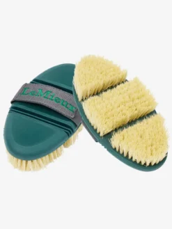 LeMieux Flexi Scrubbing Brush Spruce 5 LeMieux Flexi Scrubbing Brush Spruce -Fournitures Équestres Boutique sbs