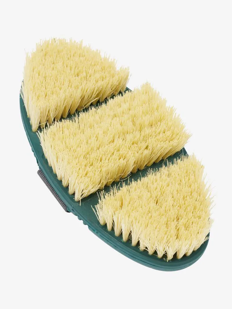 LeMieux Flexi Scrubbing Brush Spruce 2 LeMieux Flexi Scrubbing Brush Spruce – Image 2