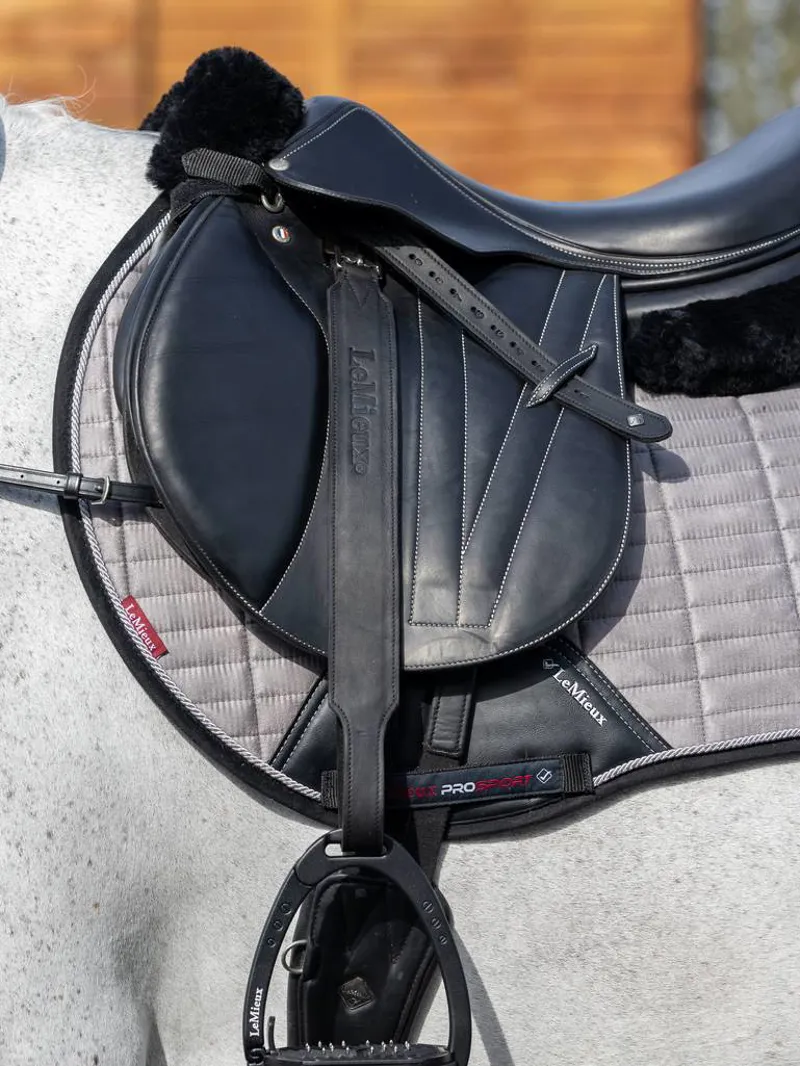 LeMieux Vector Pro Stirrup Leather Black 2 LeMieux Vector Pro Stirrup Leather Black – Image 2