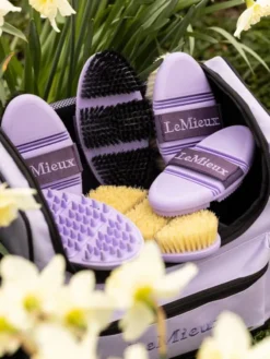 LeMieux Scrubbing Brush Wisteria -Fournitures Équestres Boutique wists3
